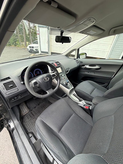 Toyota Auris 28 of 30