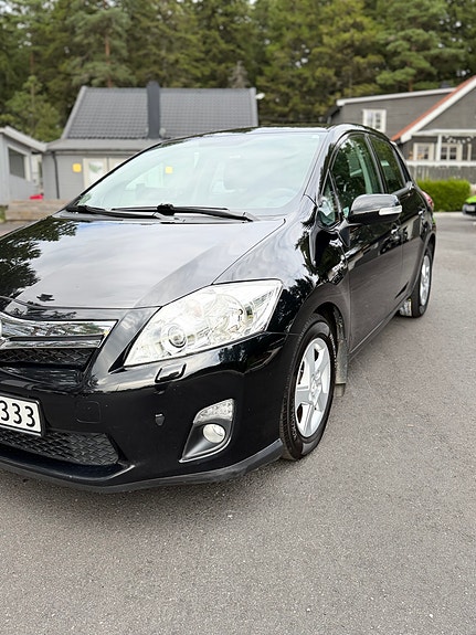 Toyota Auris 2 of 30