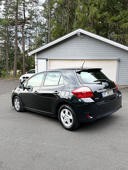 Toyota Auris 14 of 30