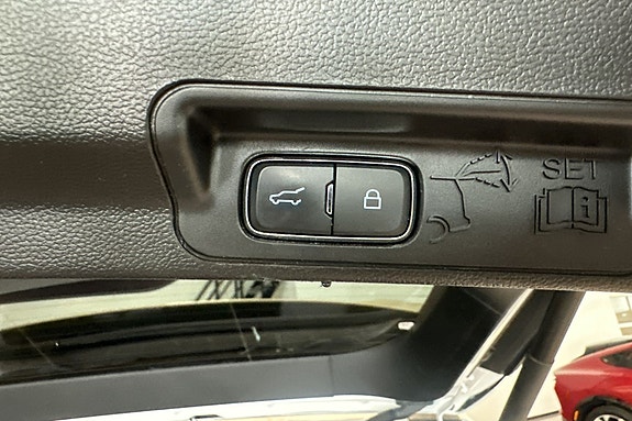 Ford Explorer 12 of 30