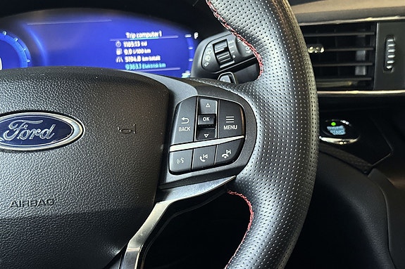 Ford Explorer 20 of 30