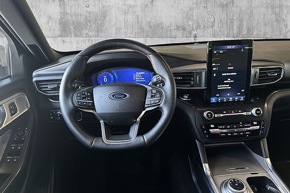 Ford Explorer 17 of 30