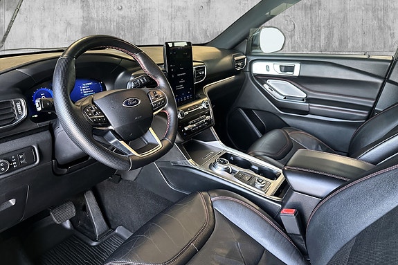 Ford Explorer 14 of 30