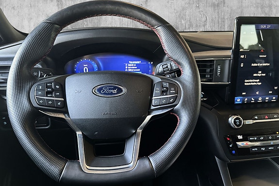 Ford Explorer 18 of 30