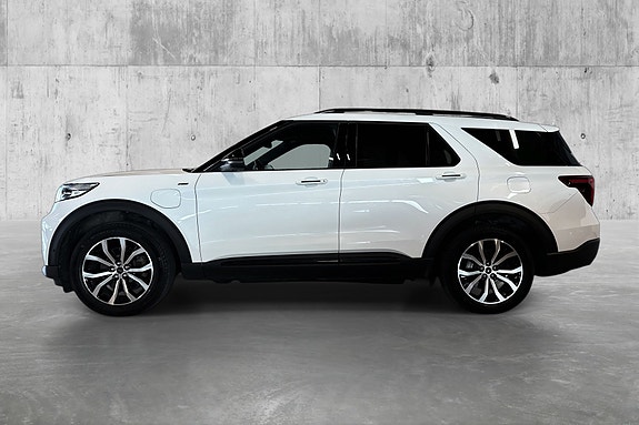 Ford Explorer 3 of 30