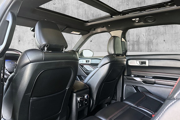 Ford Explorer 16 of 30