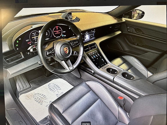 Porsche Taycan Sport Turismo 7 of 11