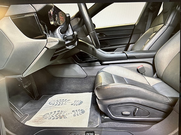 Porsche Taycan Sport Turismo 6 of 11