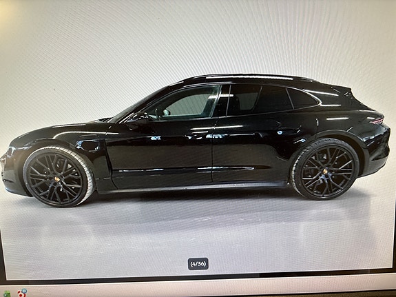 Porsche Taycan Sport Turismo 3 of 11