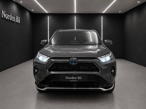 Toyota RAV4 3 of 29