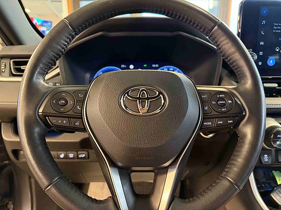 Toyota RAV4 10 of 29