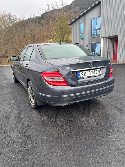 Mercedes-Benz C200 d 2 of 10