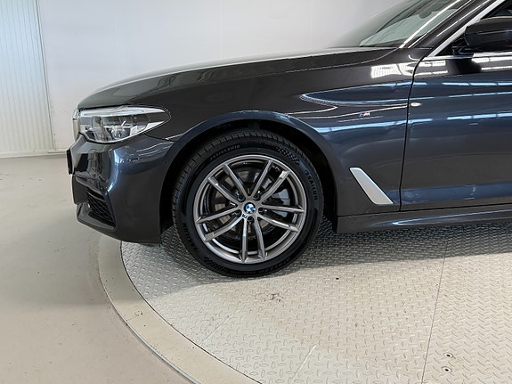 BMW 8 of 30