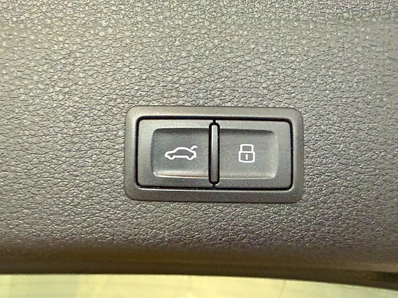 Audi e-tron 17 of 30