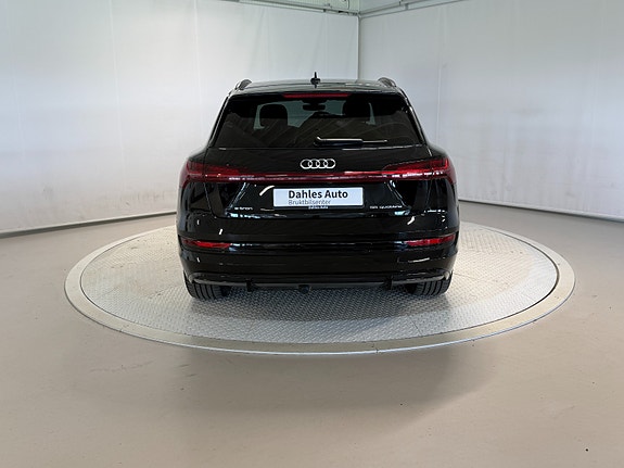 Audi e-tron 12 of 30