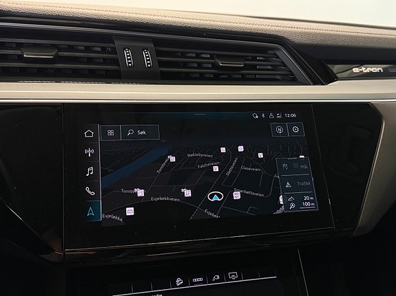Audi e-tron 29 of 30