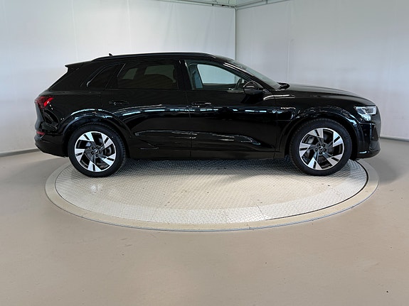 Audi e-tron 13 of 30