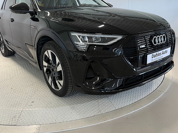 Audi e-tron 15 of 30