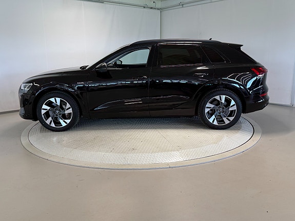 Audi e-tron 11 of 30