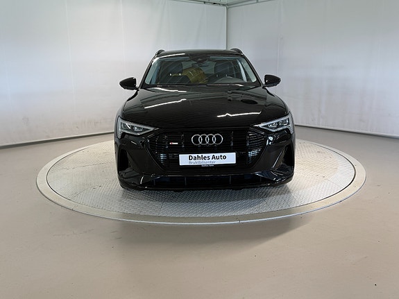 Audi e-tron 14 of 30