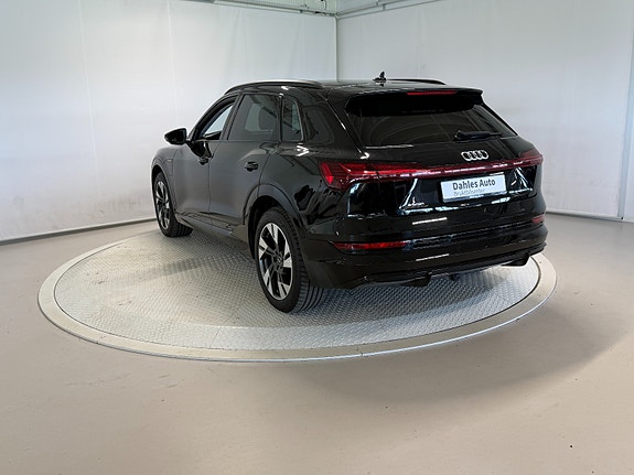 Audi e-tron 4 of 30