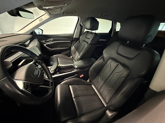 Audi e-tron 7 of 30