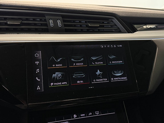 Audi e-tron 26 of 30