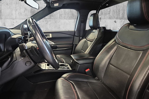 Ford Explorer 15 of 28