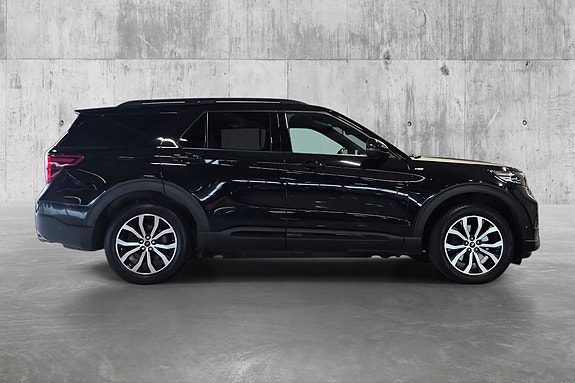Ford Explorer 9 of 28