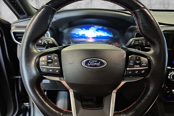 Ford Explorer 16 of 28
