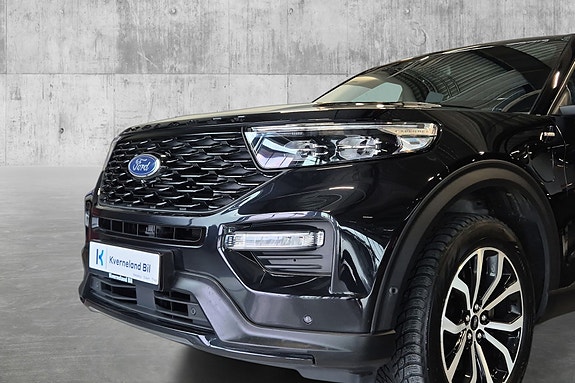 Ford Explorer 2 of 28