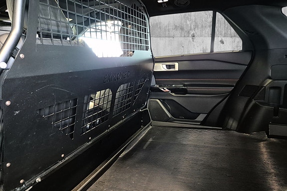 Ford Explorer 26 of 28