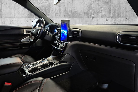 Ford Explorer 12 of 28