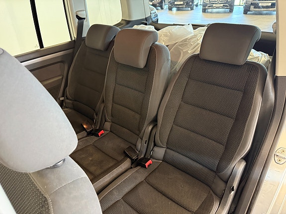 Volkswagen Touran 30 of 30