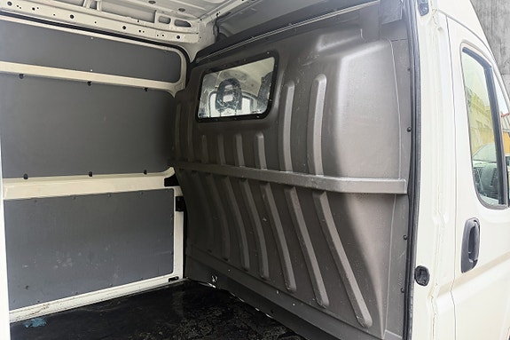 Peugeot Boxer 335 21 of 30