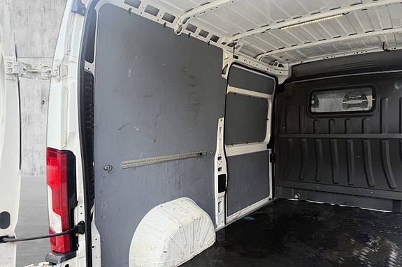 Peugeot Boxer 335 24 of 30