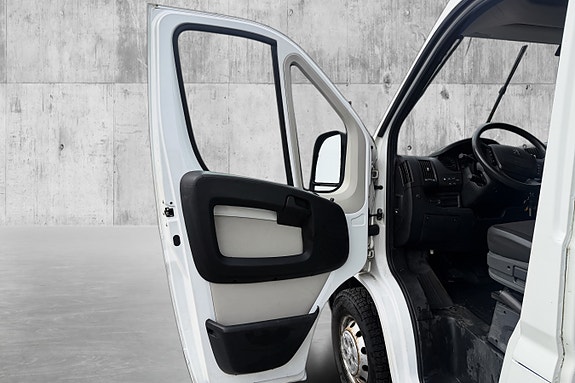 Peugeot Boxer 335 28 of 30