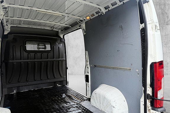 Peugeot Boxer 335 25 of 30