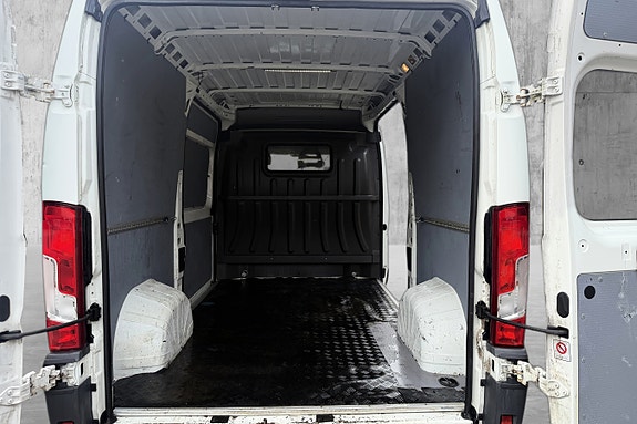 Peugeot Boxer 335 23 of 30