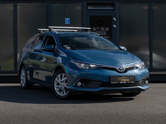Toyota Auris 3 of 30