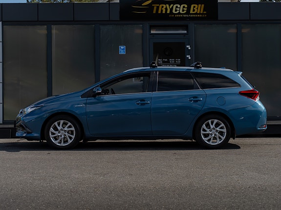 Toyota Auris 10 of 30
