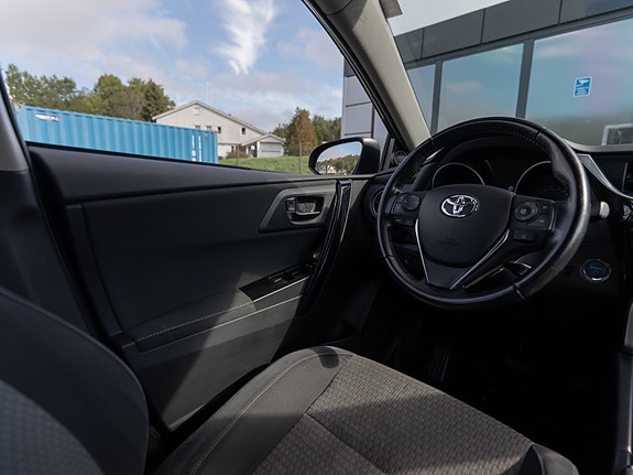 Toyota Auris 26 of 30
