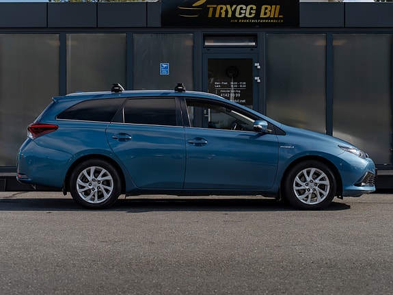 Toyota Auris 5 of 30