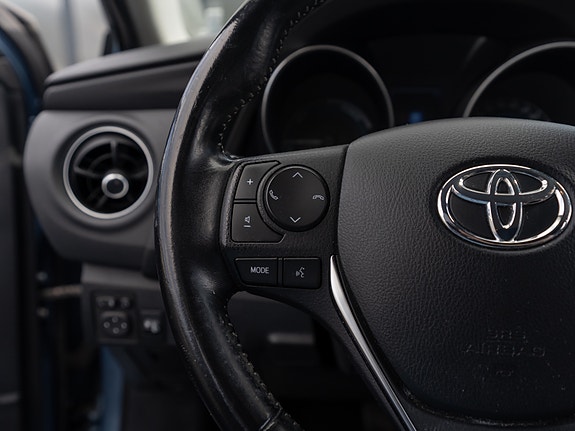 Toyota Auris 29 of 30