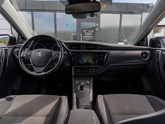 Toyota Auris 25 of 30