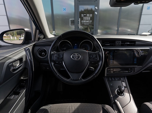 Toyota Auris 28 of 30