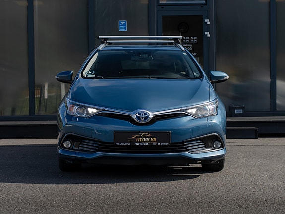 Toyota Auris 2 of 30