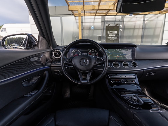 Mercedes-Benz E220 d 25 of 30