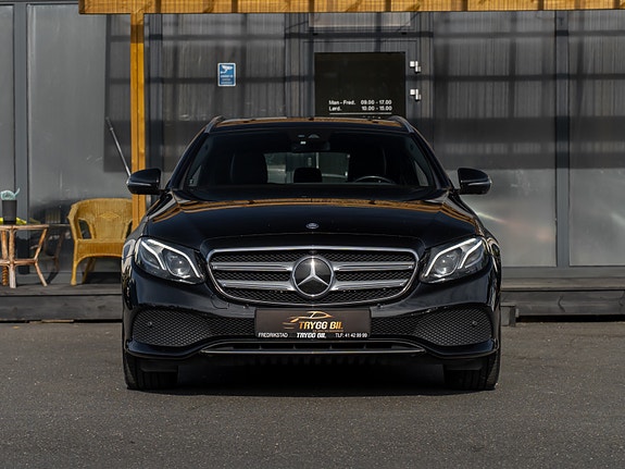 Mercedes-Benz E220 d 2 of 30