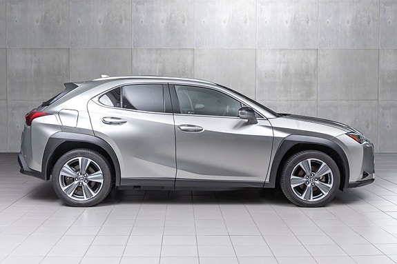 Lexus UX300e 7 of 30